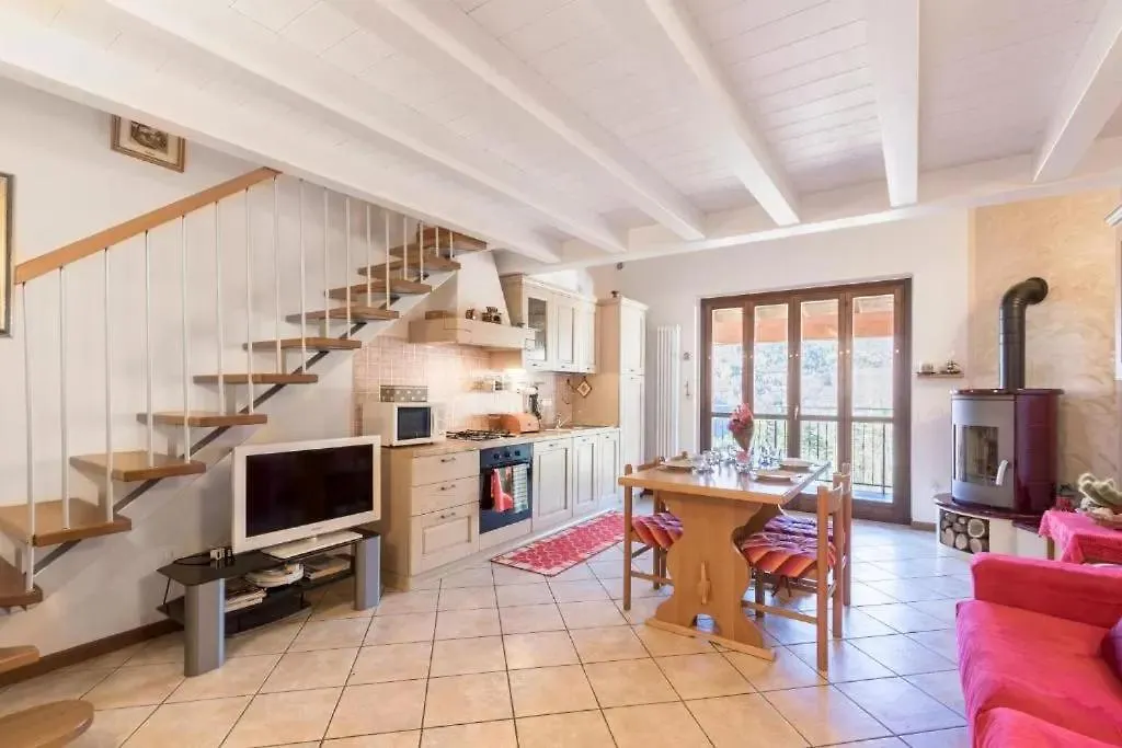 Casa Vacanze Rosalba Ferrara di Monte Baldo 0*,  Италия