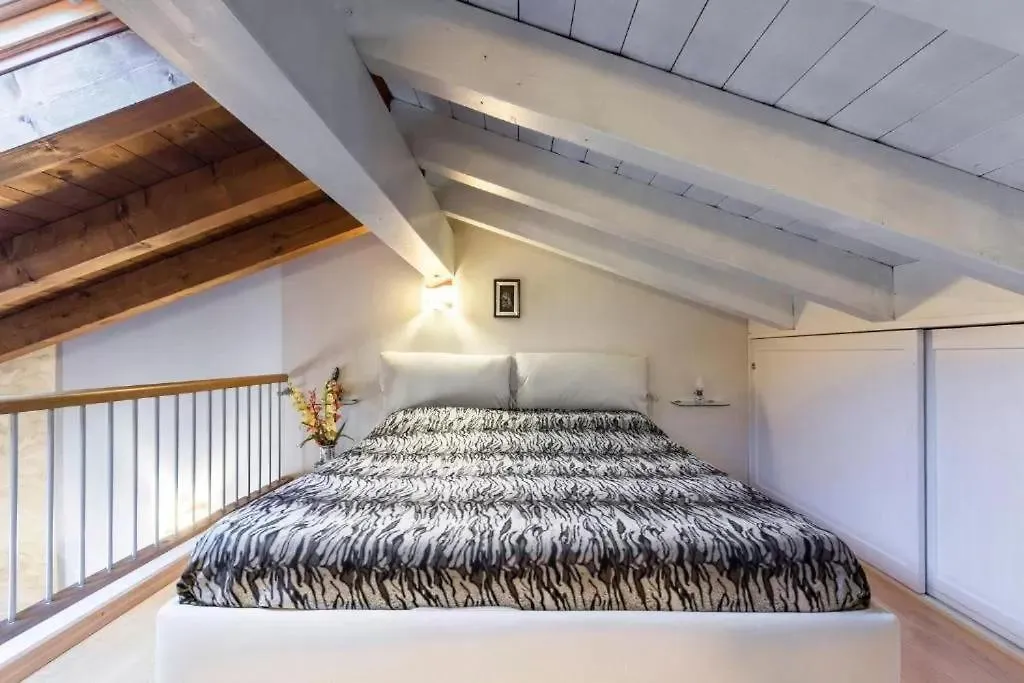 Casa Vacanze Rosalba Ferrara di Monte Baldo Апартаменты