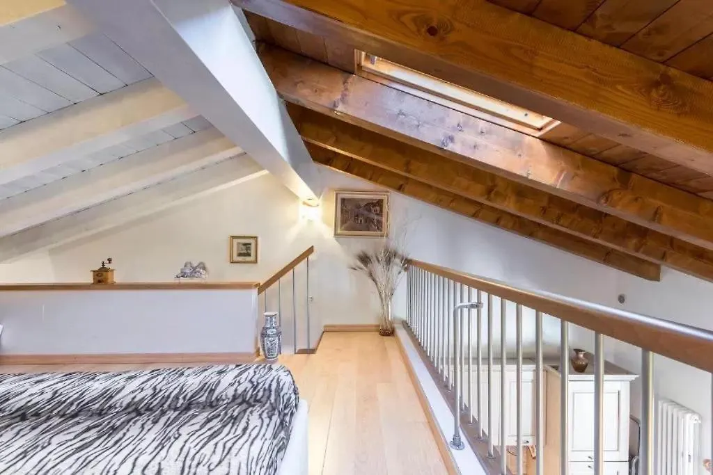 Casa Vacanze Rosalba Ferrara di Monte Baldo Апартаменты
