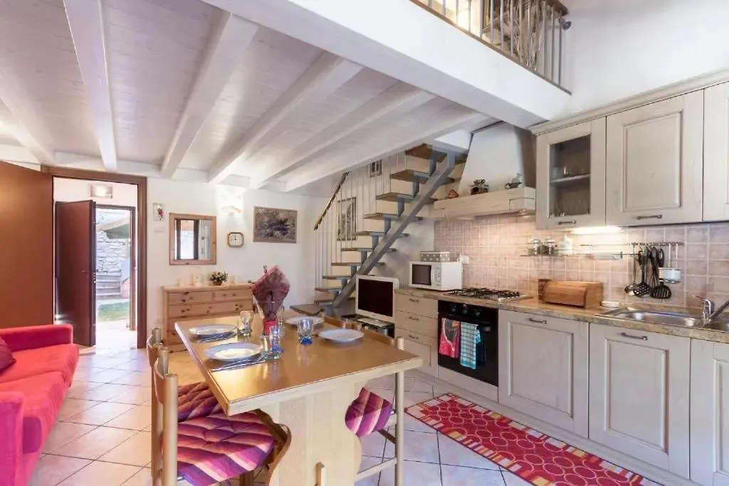 Casa Vacanze Rosalba Ferrara di Monte Baldo 0*,