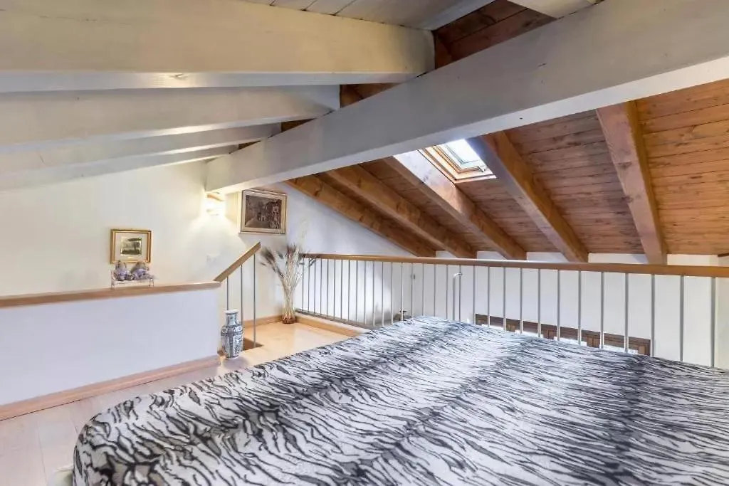 Casa Vacanze Rosalba Ferrara di Monte Baldo Италия